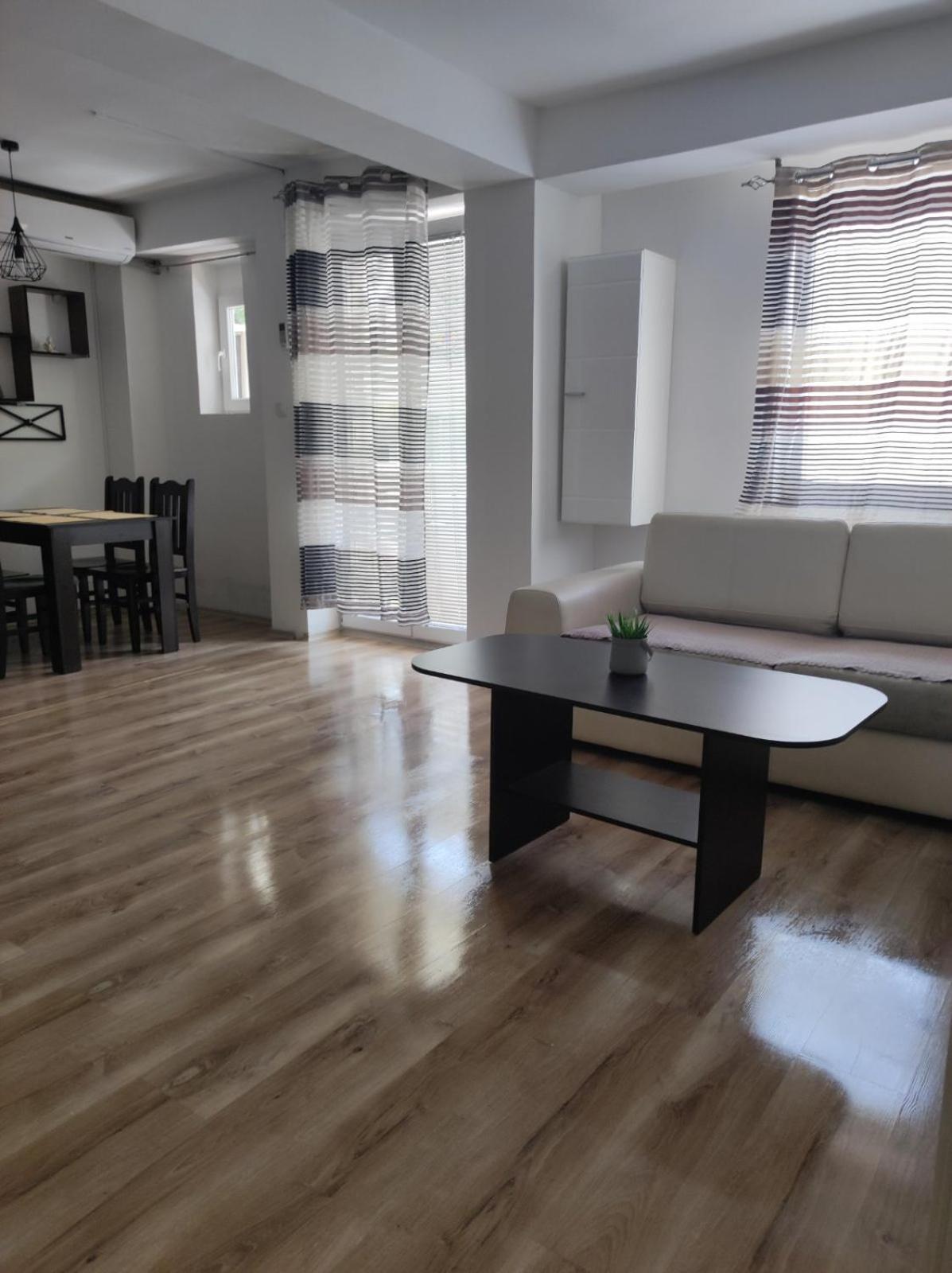 Stefea Apartment